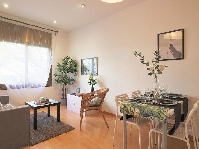 Piso en venta en calle De Còrsega, Barcelona, de 58 m² 2 habitaciones por 339.000