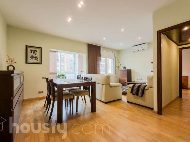 Piso en venta en calle De Còrsega, Barcelona, de 69 m² 2 habitaciones por 380.000