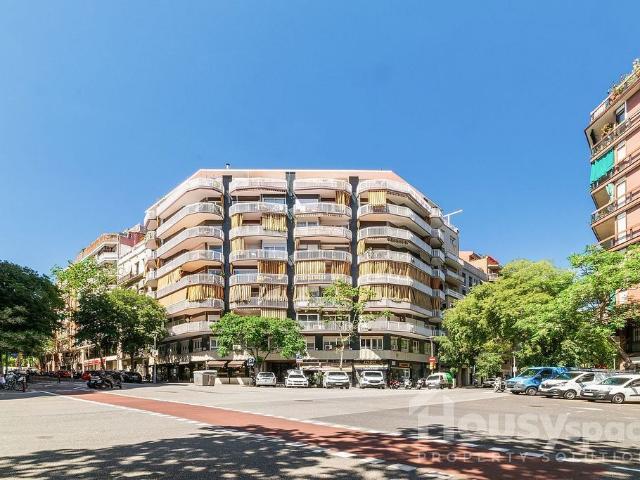 Piso en venta en calle De Còrsega, Barcelona, de 75 m² 3 habitaciones por 379.000