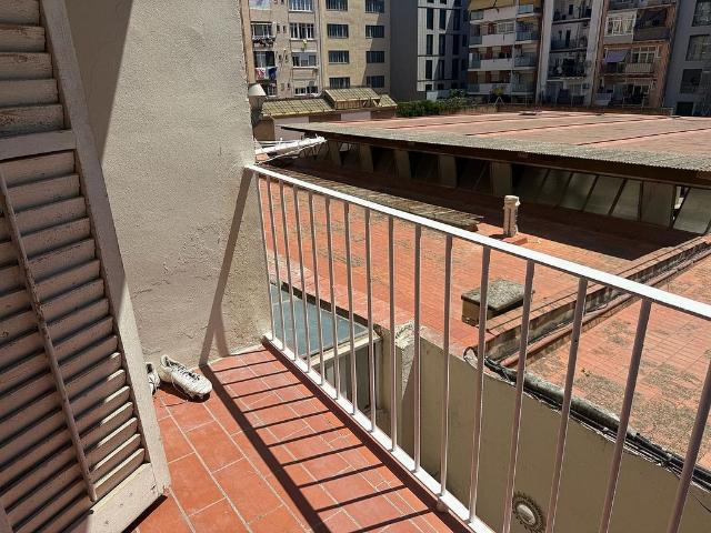 Piso en venta en calle De Còrsega, Barcelona, de 89 m² 4 habitaciones por 450.000