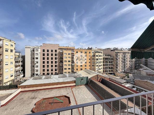 Piso en venta en calle De Còrsega, Barcelona, de 94 m² 4 habitaciones por 630.000