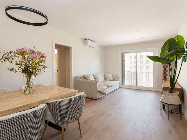 Piso en venta en calle De Còrsega, Barcelona, de 94 m² 4 habitaciones por 630.000