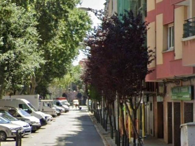 Piso en venta en calle De Covadonga, Badalona, de 56 m² 3 habitaciones por 42.000
