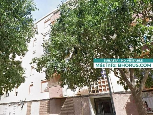 Piso en venta en calle De Croia, Barcelona, de 52 m² 3 habitaciones por 87.200