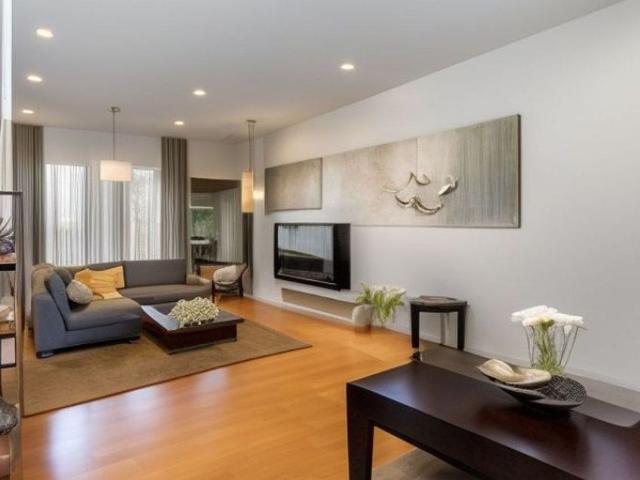 Piso en venta en calle De Dante Alighieri, Barcelona, de 60 m² 3 habitaciones por 240.000