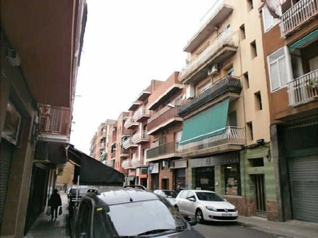 Piso en venta en calle De Demòstenes, Sabadell, de 106 m² 2 habitaciones por 140.800