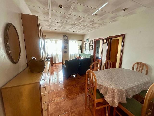 Piso en venta en calle De Desfar, Barcelona, de 67 m² 3 habitaciones por 260.000