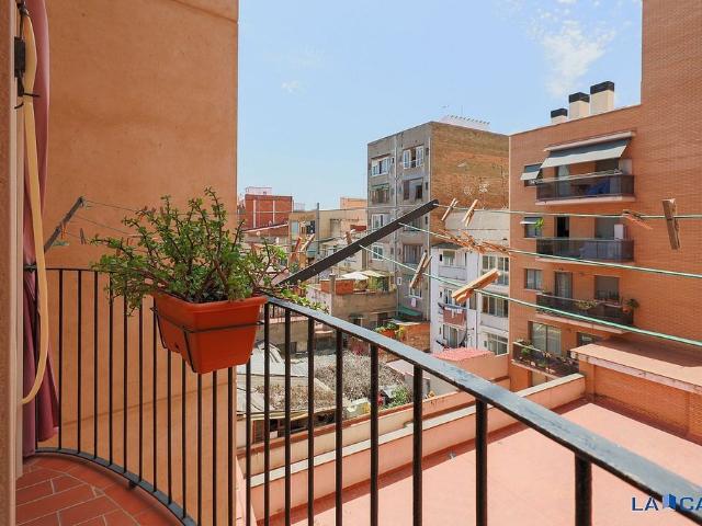 Piso en venta en calle De Finlàndia, Barcelona, de 39 m² 1 habitación por 215.000