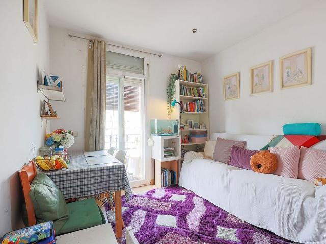 Piso en venta en calle De Finlàndia, Barcelona, de 41 m² 1 habitación por 190.000