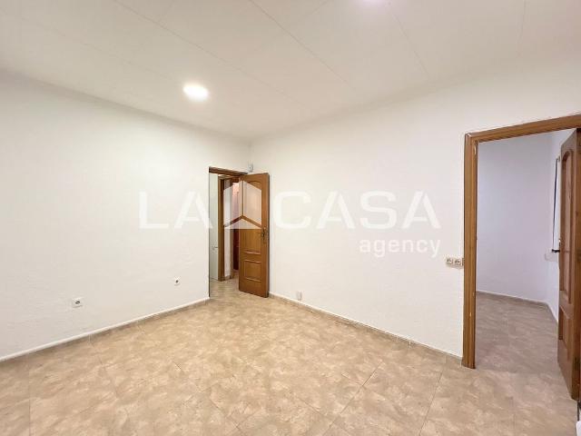 Piso en venta en calle De Floridablanca, Badalona, de 43 m² 2 habitaciones por 143.000