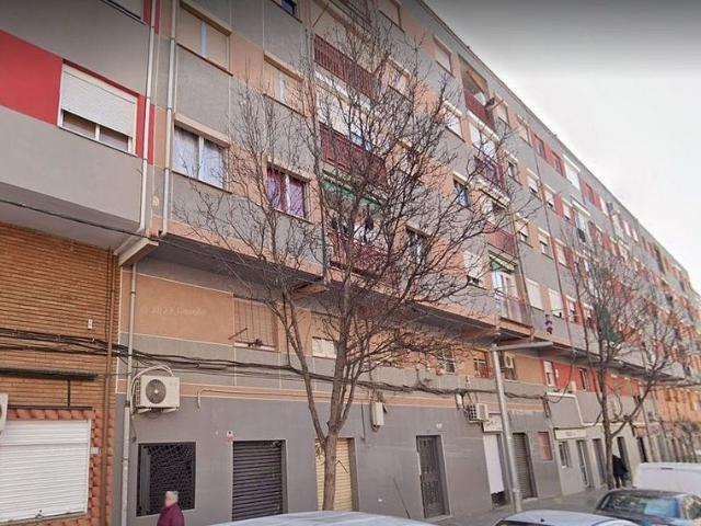 Piso en venta en calle De Floridablanca, Badalona, de 52 m² 1 habitación por 60.000