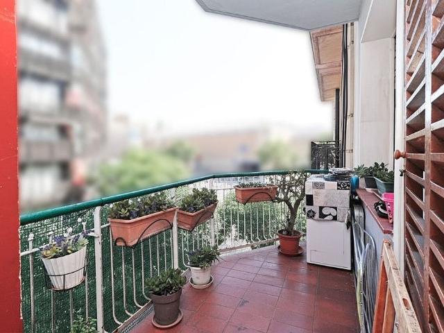 Piso en venta en calle De Floridablanca, Barcelona, de 110 m² 4 habitaciones por 440.000