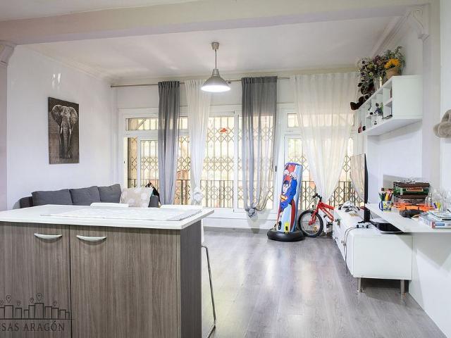 Piso en venta en calle De Floridablanca, Barcelona, de 57 m² 2 habitaciones por 337.000