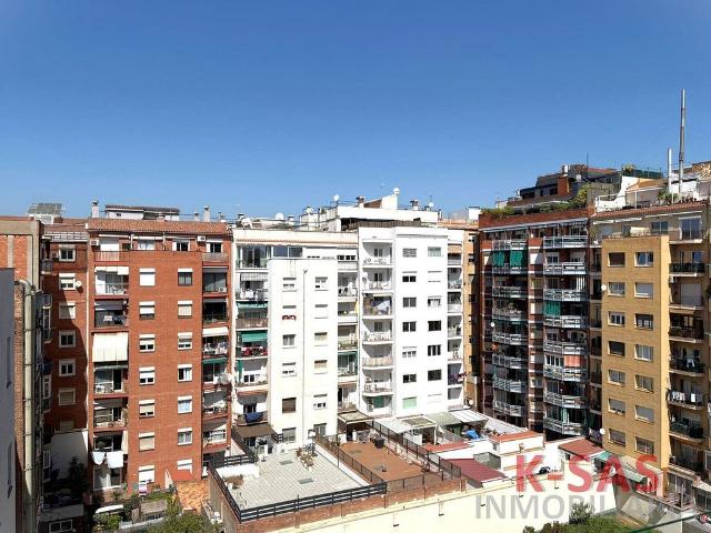 Piso en venta en calle De Floridablanca, Barcelona, de 51 m² 3 habitaciones por 305.000