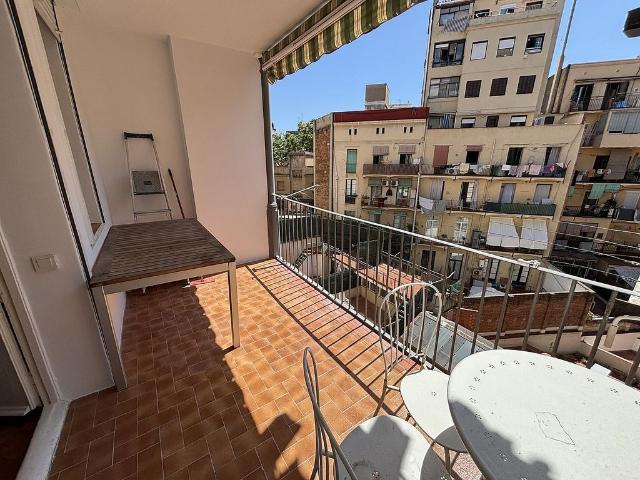 Piso en venta en calle De Floridablanca, Barcelona, de 76 m² 1 habitación por 360.000