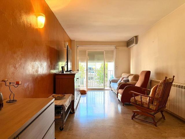 Piso en venta en calle De Fontajau, Girona, de 80 m² 3 habitaciones por 289.000