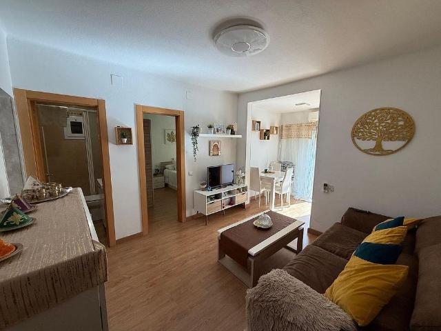 Piso en venta en calle De Francesc Moragas i Barret, Cornellà de Llobregat, de 64 m² 3 habitaciones por 260.000