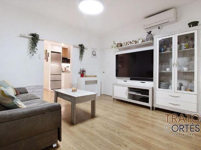 Piso en venta en calle De Francesc Moragas i Barret, Cornellà de Llobregat, de 78 m² 2 habitaciones por 259.000