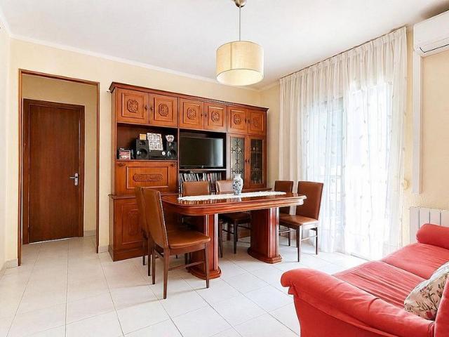 Piso en venta en calle De Francesc Casañas, Sabadell, de 60 m² 3 habitaciones por 184.500