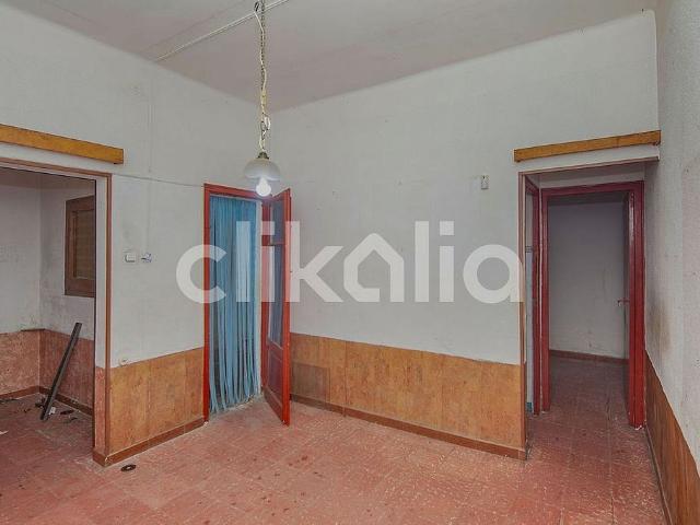 Piso en venta en calle De Francesc Layret, Cornellà de Llobregat, de 108 m² 2 habitaciones por 209.000
