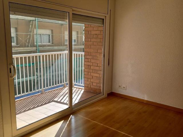 Piso en venta en calle De Francesc Salvans, Terrassa, de 103 m² 4 habitaciones por 223.000