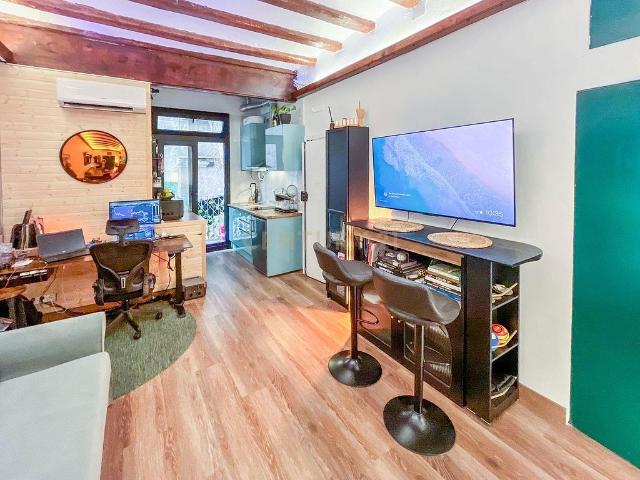Piso en venta en calle De Freixures, Barcelona, de 38 m² 1 habitación por 219.000