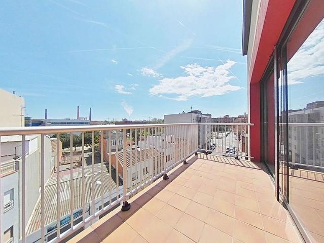 Piso en venta en calle De Guifré, Badalona, de 83 m² 2 habitaciones por 239.000