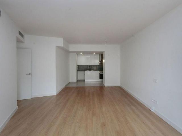 Piso en venta en calle De Guifré, Badalona, de 103 m² 2 habitaciones por 230.000