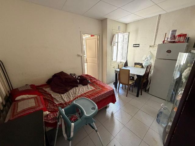 Piso en venta en calle De Guifré, Barcelona, de 30 m² 1 habitación por 119.000
