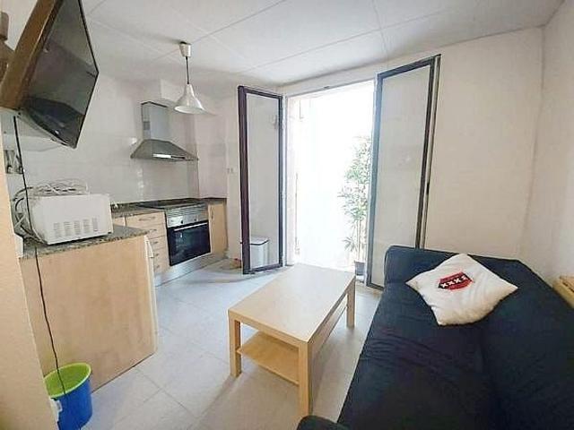 Piso en venta en calle De Guifré, Barcelona, de 30 m² 1 habitación por 124.000