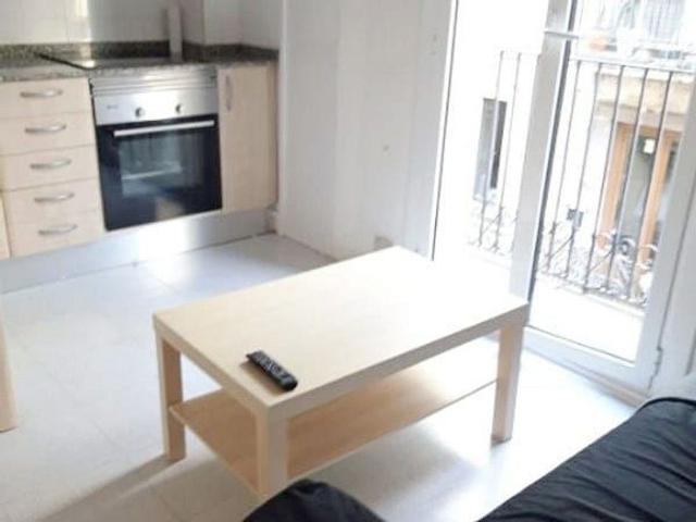 Piso en venta en calle De Guifré, Barcelona, de 36 m² 1 habitación por 124.000