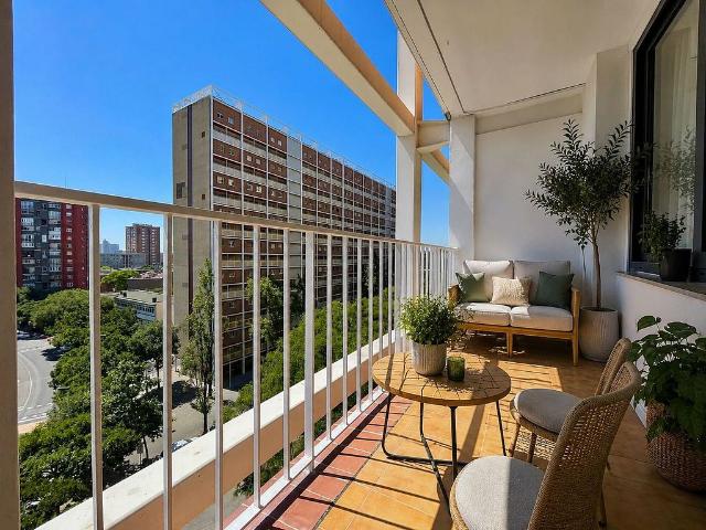 Dúplex en venta en calle De Guipúscoa, Barcelona, de 107 m² 4 habitaciones por 454.900