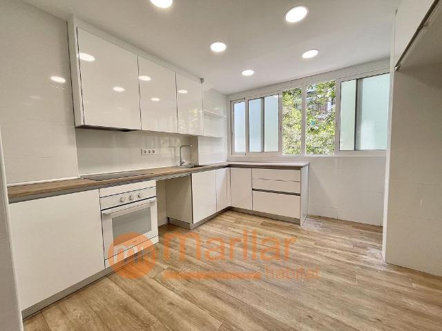 Piso en venta en calle De Guipúscoa, Barcelona, de 101 m² 4 habitaciones por 550.000