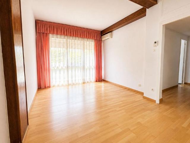 Piso en venta en calle De Guipúscoa, Barcelona, de 83 m² 4 habitaciones por 379.900
