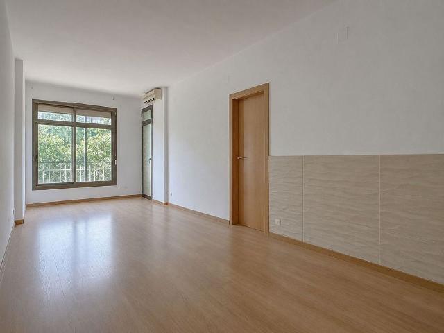Piso en venta en calle De Guipúscoa, Barcelona, de 85 m² 3 habitaciones por 410.000