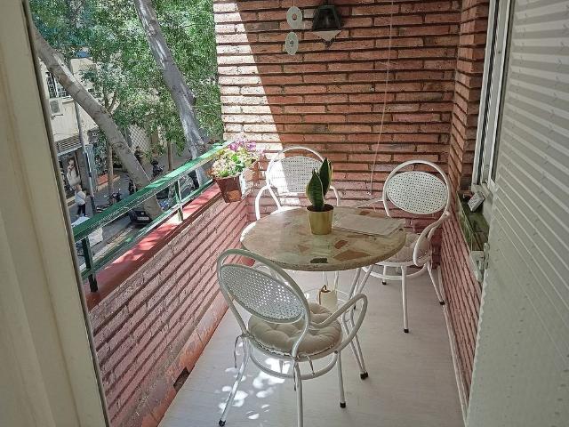 Piso en venta en calle De Guitard, Barcelona, de 70 m² 2 habitaciones por 475.000