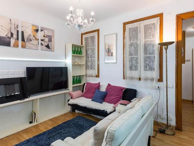 Piso en venta en calle De Galileu, Barcelona, de 40 m² 2 habitaciones por 392.000