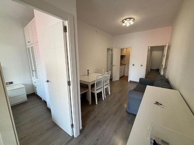 Piso en venta en calle De Galileu, Barcelona, de 43 m² 3 habitaciones por 305.000