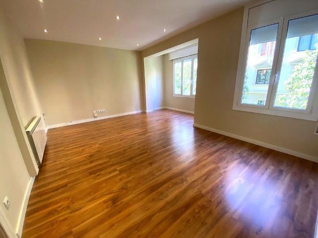Piso en venta en calle De Galileu, Barcelona, de 75 m² 3 habitaciones por 580.000