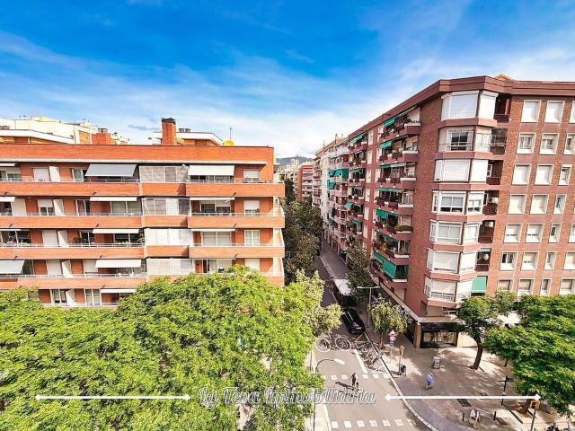 Piso en venta en calle De Galileu, Barcelona, de 78 m² 3 habitaciones por 475.000