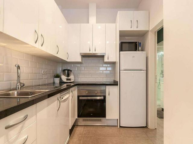 Piso en venta en calle De Garcilaso, Barcelona, de 41 m² 1 habitación por 237.000