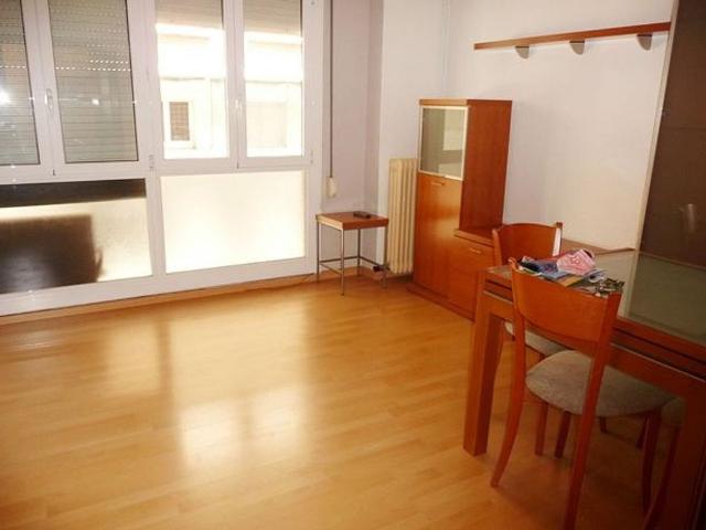 Piso en venta en calle De Garcilaso, Barcelona, de 60 m² 3 habitaciones por 260.000