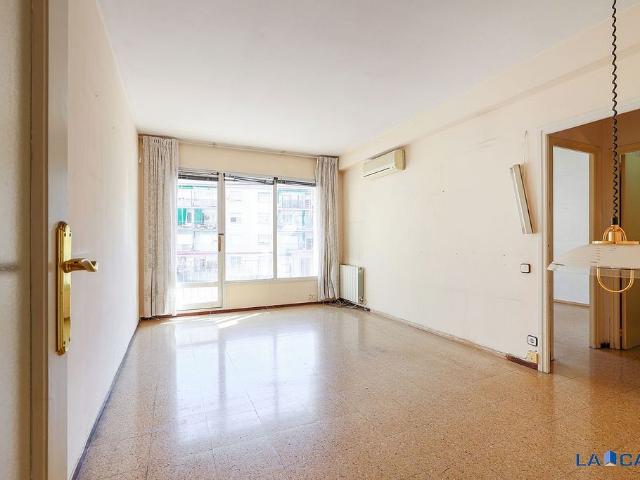 Piso en venta en calle De Gayarre, Barcelona, de 71 m² 3 habitaciones por 339.000