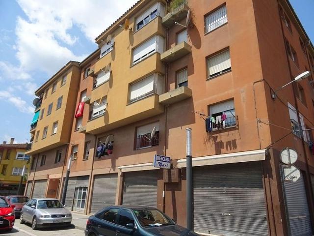 Piso en venta en calle De Girona, Banyoles, de 65 m² 3 habitaciones por 28.000