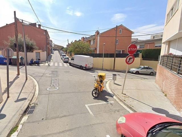 Piso en venta en calle De Girona, Rubí, de 95 m² 2 habitaciones por 163.300