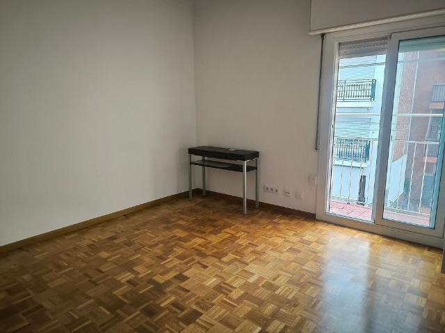 Piso en venta en calle De Gomis, Barcelona, de 75 m² 3 habitaciones por 260.000 €