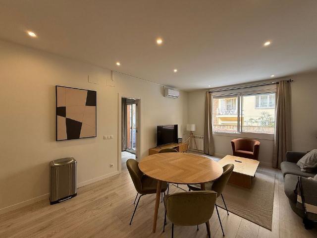 Piso en venta en calle De Gomis, Barcelona, de 84 m² 3 habitaciones por 460.000