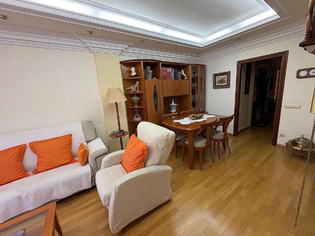 Piso en venta en calle De Grífols, Barcelona, de 75 m² 4 habitaciones por 310.000