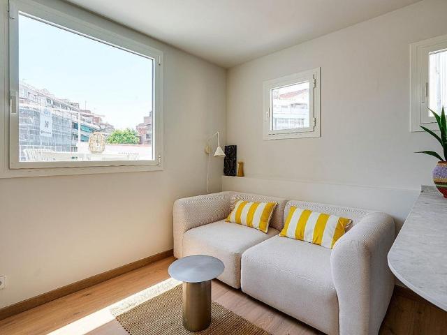 Piso en venta en calle De Juan de Garay, Barcelona, de 28 m² 1 habitación por 225.000