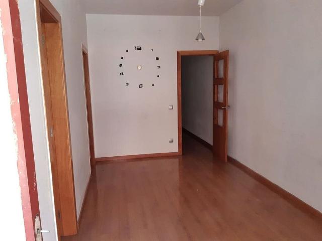 Piso en venta en calle De Juan de Garay, Barcelona, de 54 m² 3 habitaciones por 224.900